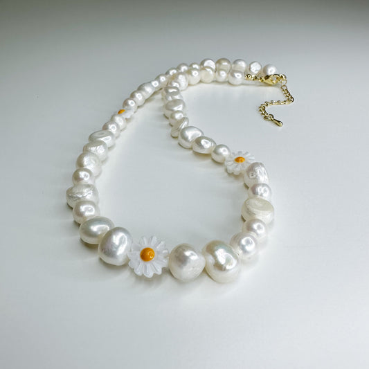 Summer Pearl Daisy Necklace